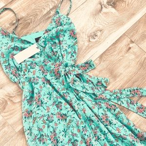 VICI Floral Wrap Dress ⭐️ BRAND NEW ⭐️